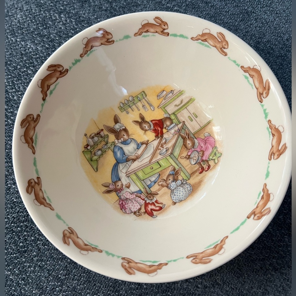 Vintage Royal Doulton Bunnykins Two Piece Child's Rim Bowl and plate - Picture 5 of 7